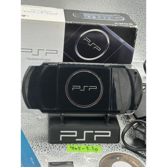 Black psp 3000 w/charger,game, memory card & new battery w/ box and manual - Picture 3 of 8